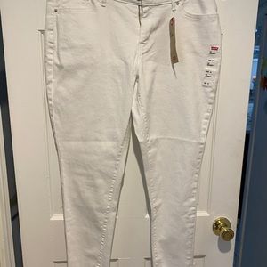 Levi’s 711 Skinny Jeans